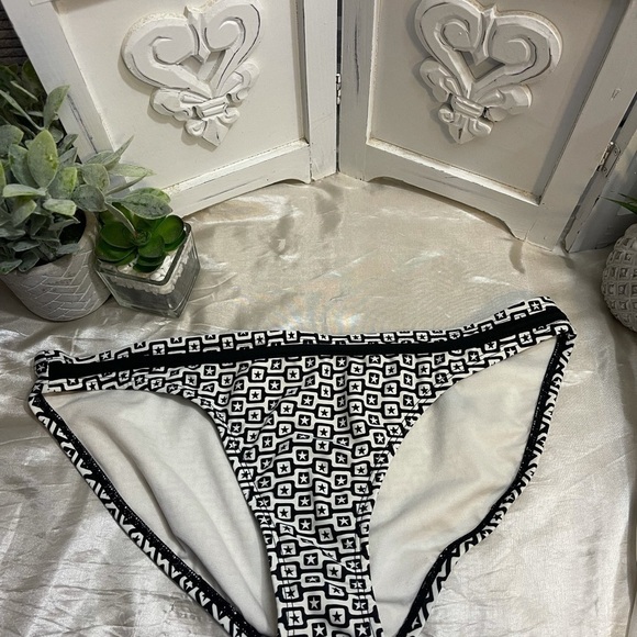 CONVERSE graphic black & white swim bottom - Picture 3 of 8